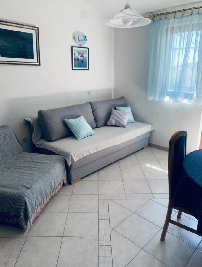 One Bedroom Apartment With Terrace And Seaview - B Sevid Exterior photo