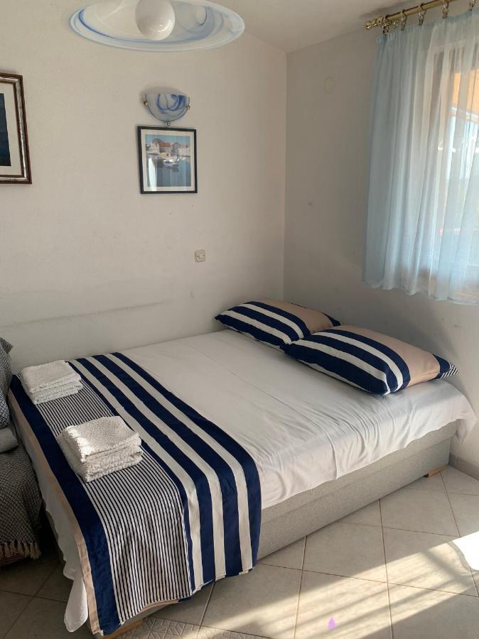 One Bedroom Apartment With Terrace And Seaview - B Sevid Exterior photo